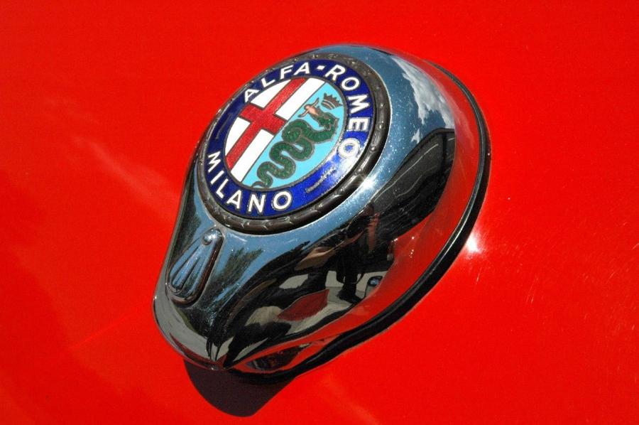 Логотип Alfa Romeo Giulietta Spider 1961 года  (фото 12 из 36)